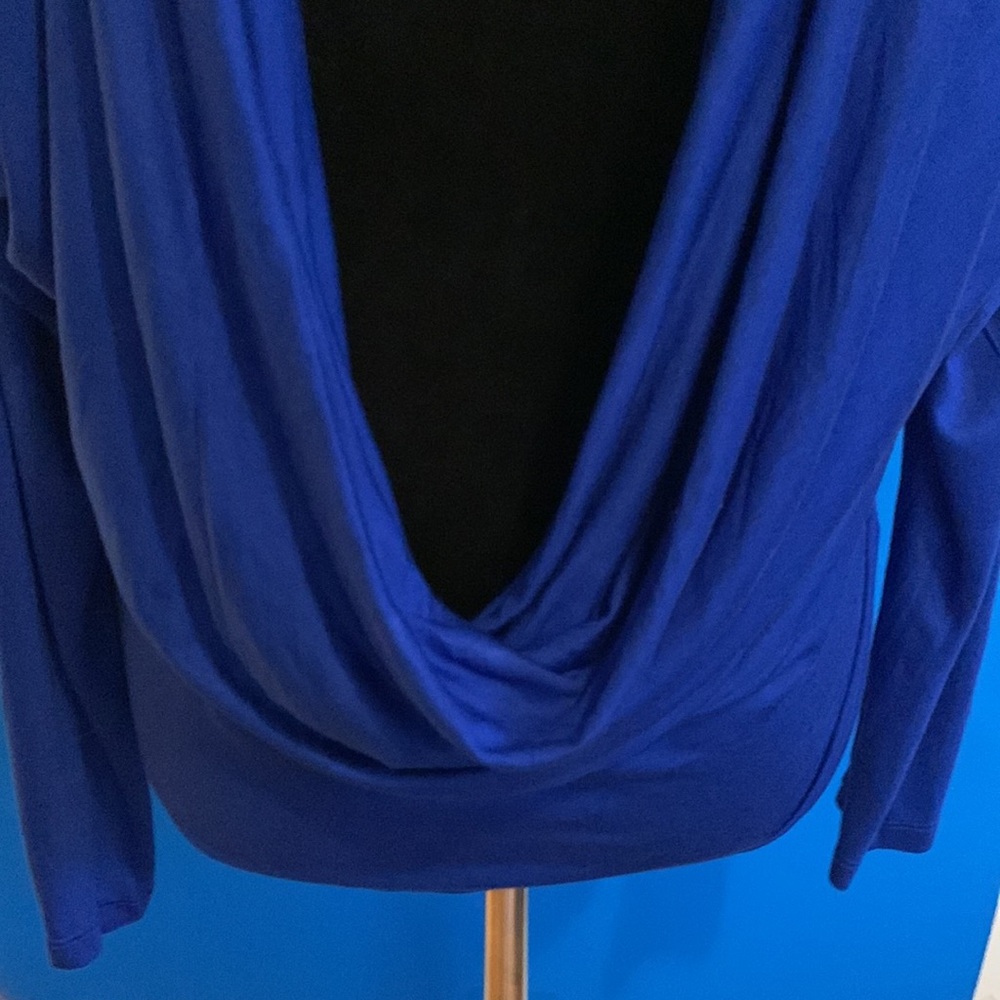 EXPRESS Draped Cowl Neck at Back - Picture 4 of 6